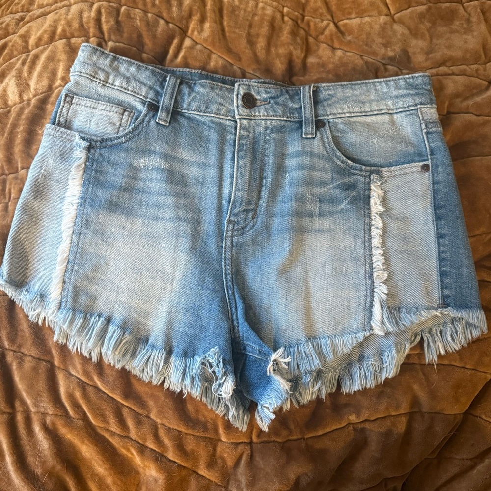Eunina Light blue denim shorts with frayed hem